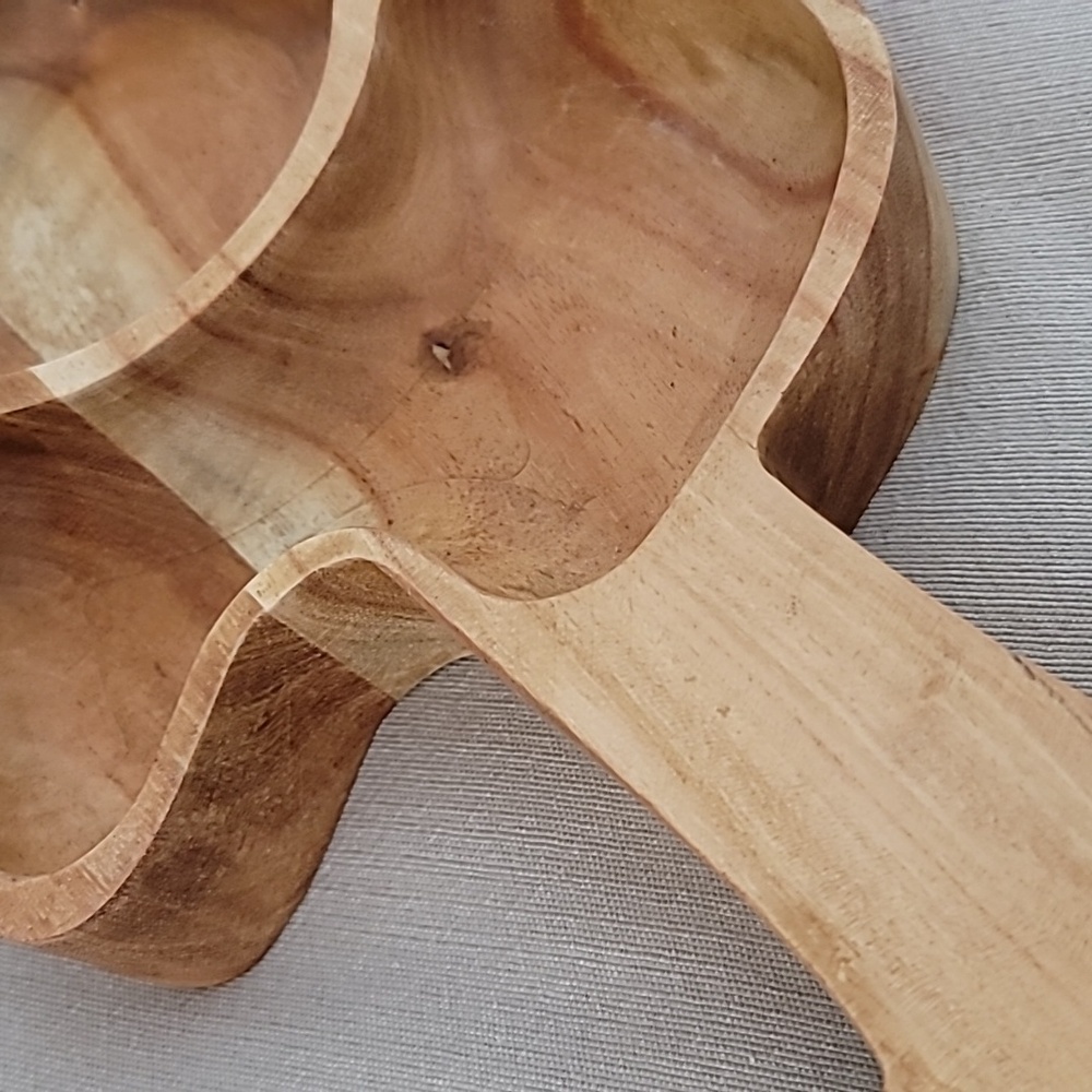 Dolly Parton Guitar-Shaped Acacia Wood Serving Tray - Picture 15 of 16